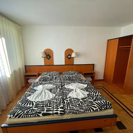 Doppeltbett 6 דירה *