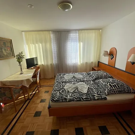 Doppeltbett 6 דירה *